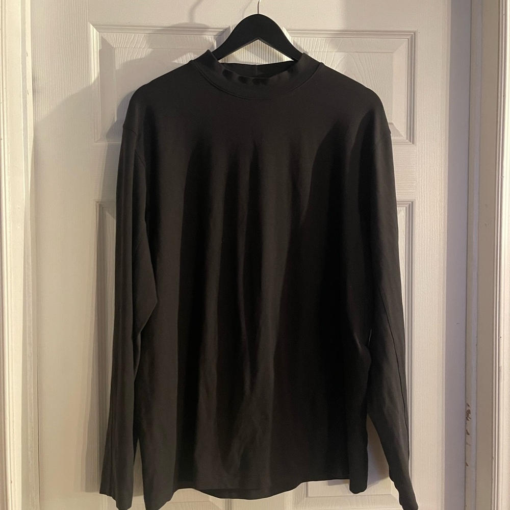 Mens XL lululemon long sleeve shirt with half turtle neck